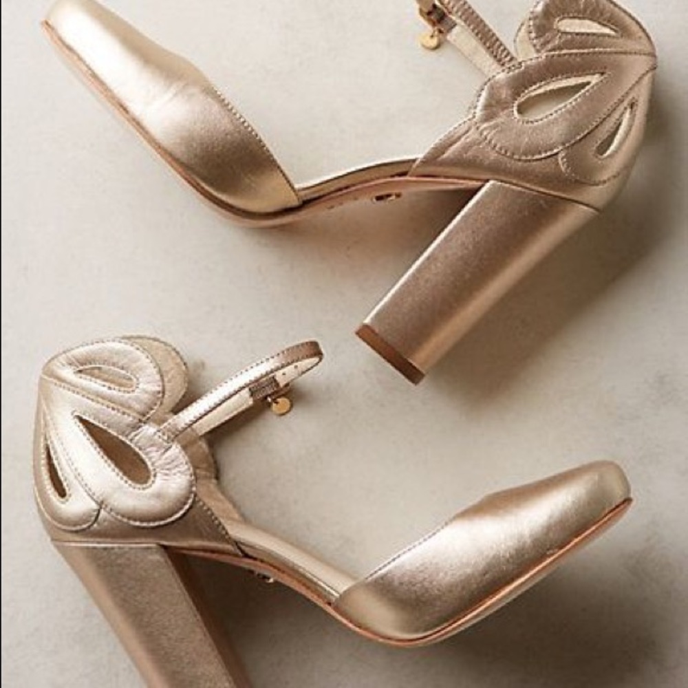 ISO Guilhermina Posy Cutwork Heel Gold Sz 8